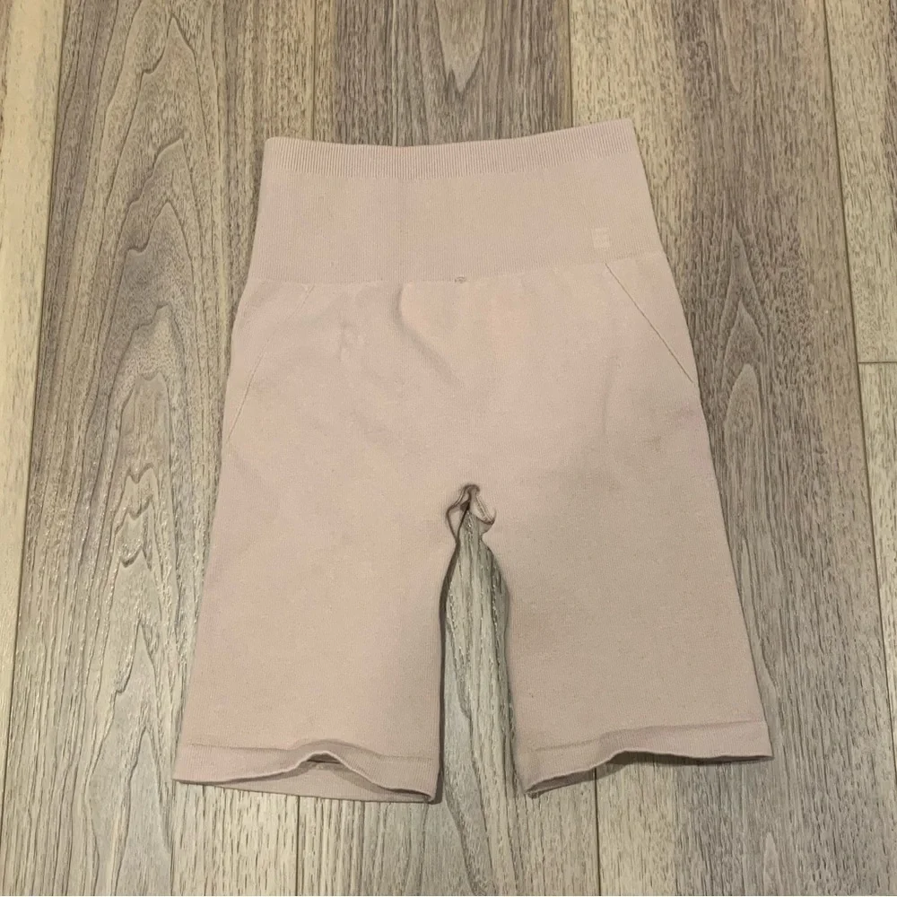 Everlane The Seamless Bike Short